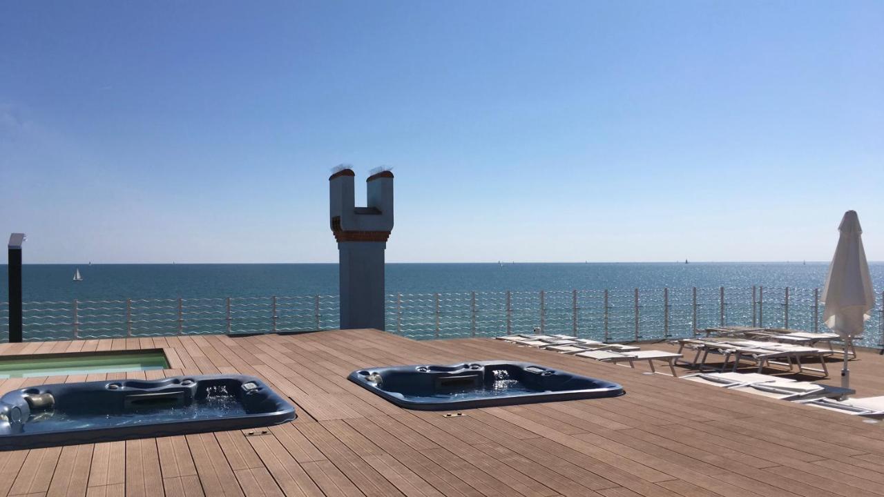 Ca Dell'Angelo - Caorle Aparthotel Bagian luar foto