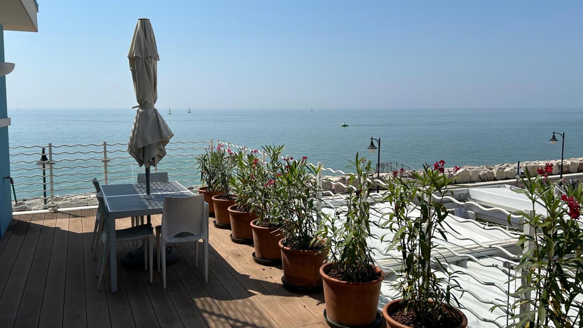 Ca Dell'Angelo - Caorle Aparthotel Bagian luar foto